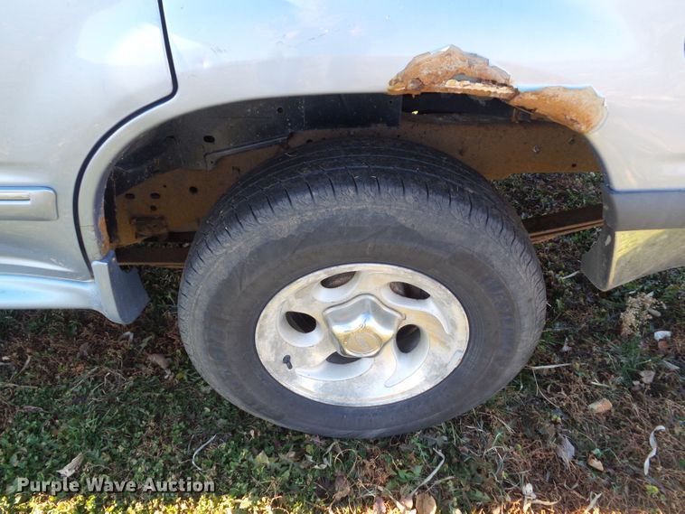 image for item DF0975 1998 Ford Explorer XLT  SUV