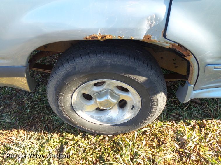 image for item DF0975 1998 Ford Explorer XLT  SUV