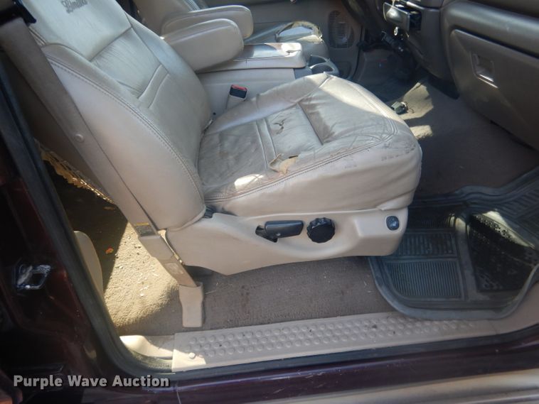 image for item DG4648 2000 Ford Excursion Limited  SUV