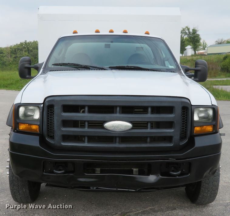 image for item DH1184 2006 Ford F550 Super Duty XL  chipper truck