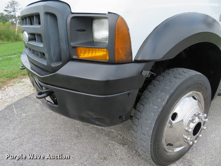 image for item DH1184 2006 Ford F550 Super Duty XL  chipper truck