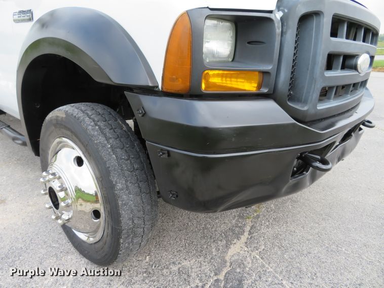 image for item DH1184 2006 Ford F550 Super Duty XL  chipper truck