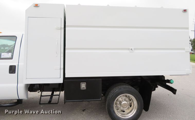 image for item DH1184 2006 Ford F550 Super Duty XL  chipper truck