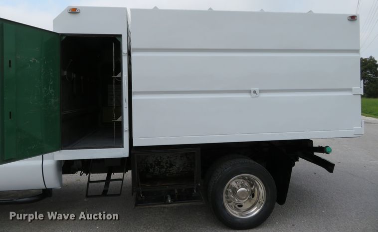 image for item DH1184 2006 Ford F550 Super Duty XL  chipper truck