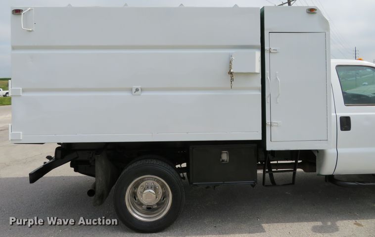 image for item DH1184 2006 Ford F550 Super Duty XL  chipper truck