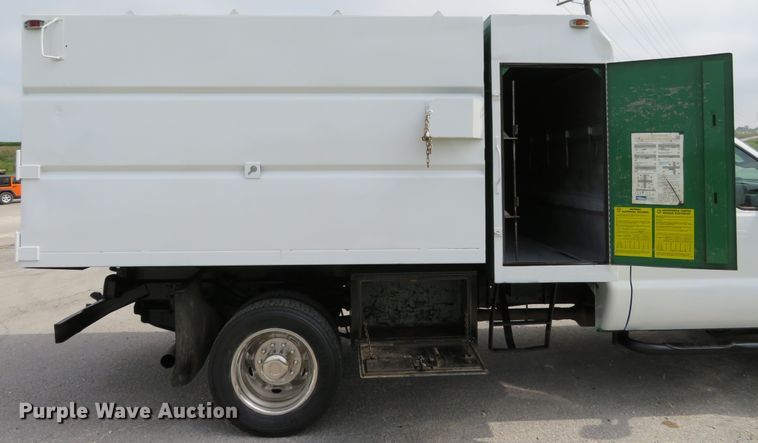 image for item DH1184 2006 Ford F550 Super Duty XL  chipper truck