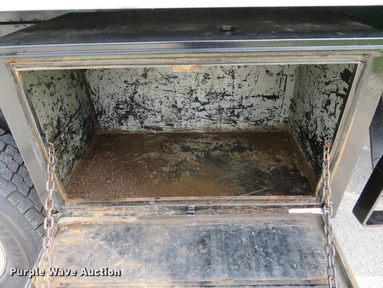 image for item DH1184 2006 Ford F550 Super Duty XL  chipper truck