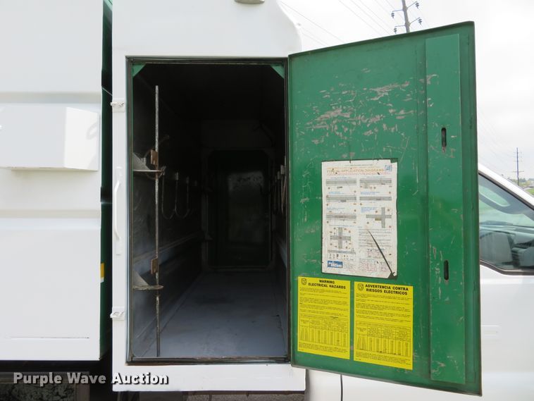 image for item DH1184 2006 Ford F550 Super Duty XL  chipper truck