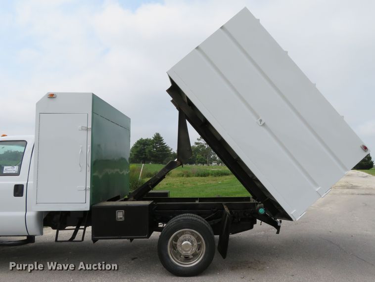 image for item DH1184 2006 Ford F550 Super Duty XL  chipper truck