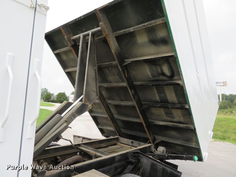 image for item DH1184 2006 Ford F550 Super Duty XL  chipper truck