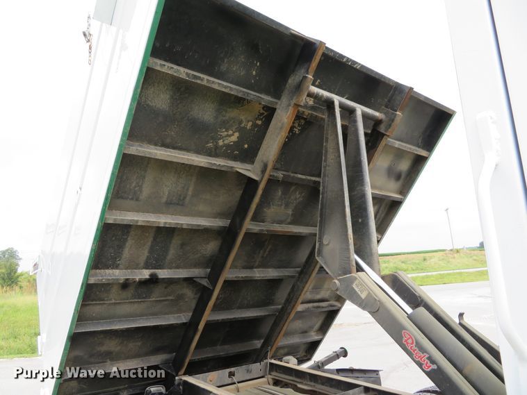 image for item DH1184 2006 Ford F550 Super Duty XL  chipper truck