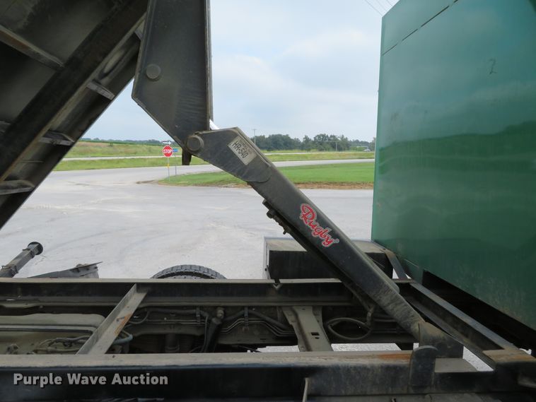 image for item DH1184 2006 Ford F550 Super Duty XL  chipper truck