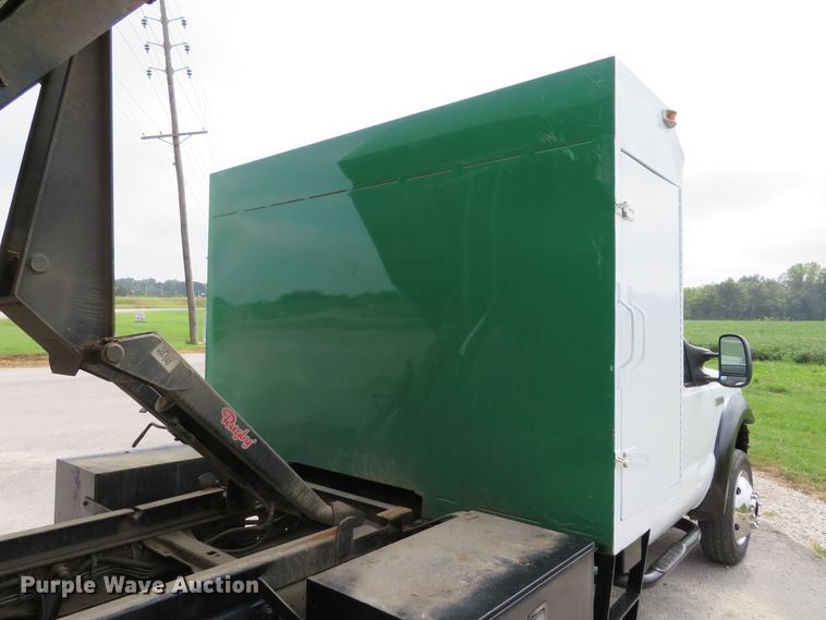 image for item DH1184 2006 Ford F550 Super Duty XL  chipper truck