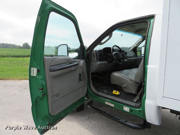 image for item DH1184 2006 Ford F550 Super Duty XL  chipper truck