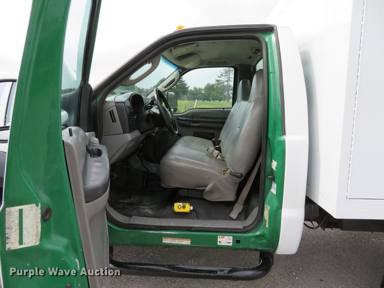 image for item DH1184 2006 Ford F550 Super Duty XL  chipper truck