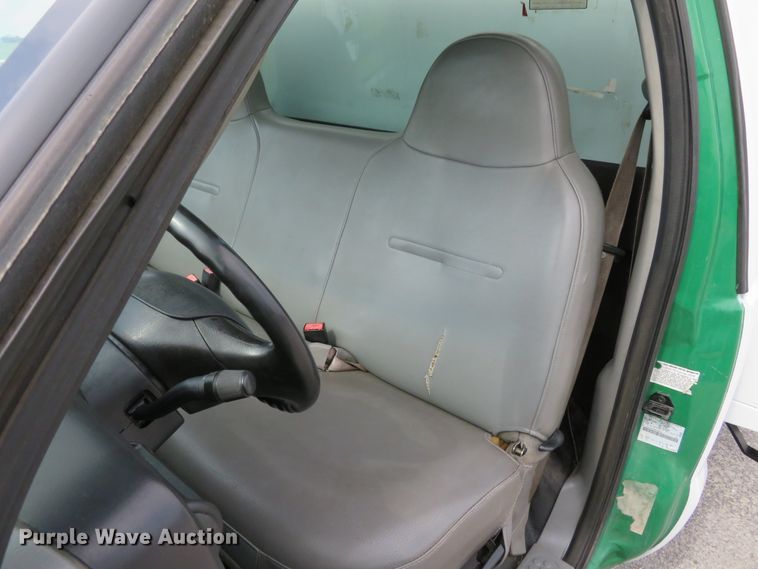 image for item DH1184 2006 Ford F550 Super Duty XL  chipper truck