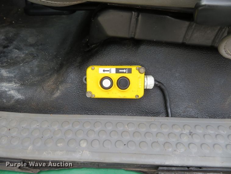 image for item DH1184 2006 Ford F550 Super Duty XL  chipper truck