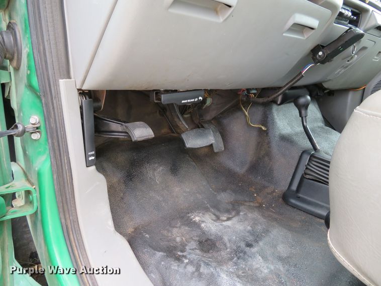 image for item DH1184 2006 Ford F550 Super Duty XL  chipper truck