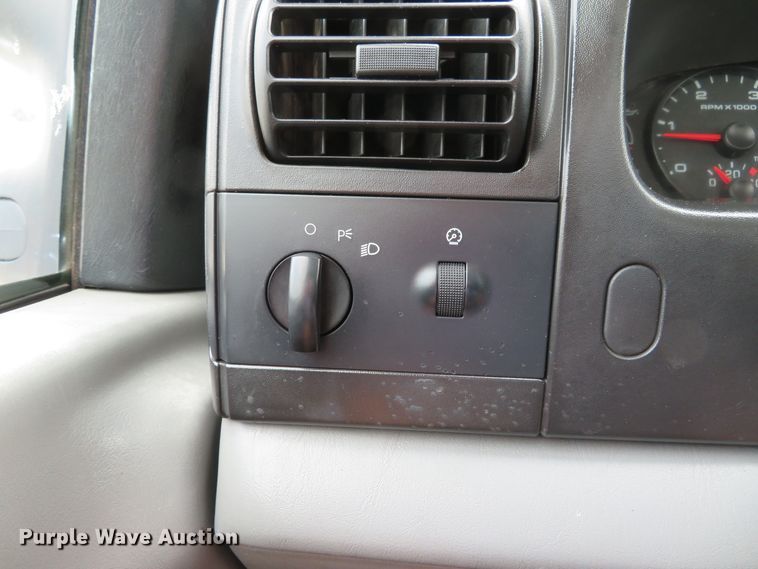 image for item DH1184 2006 Ford F550 Super Duty XL  chipper truck