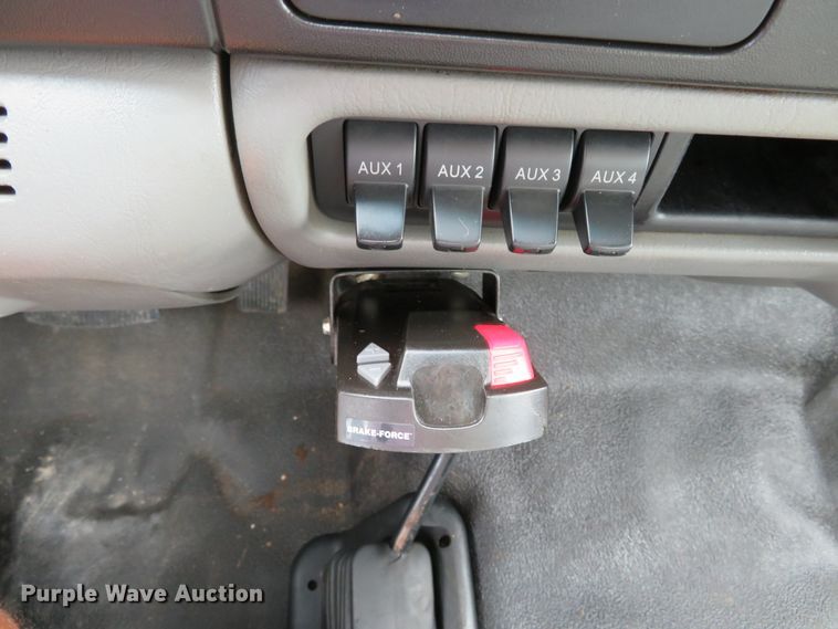 image for item DH1184 2006 Ford F550 Super Duty XL  chipper truck