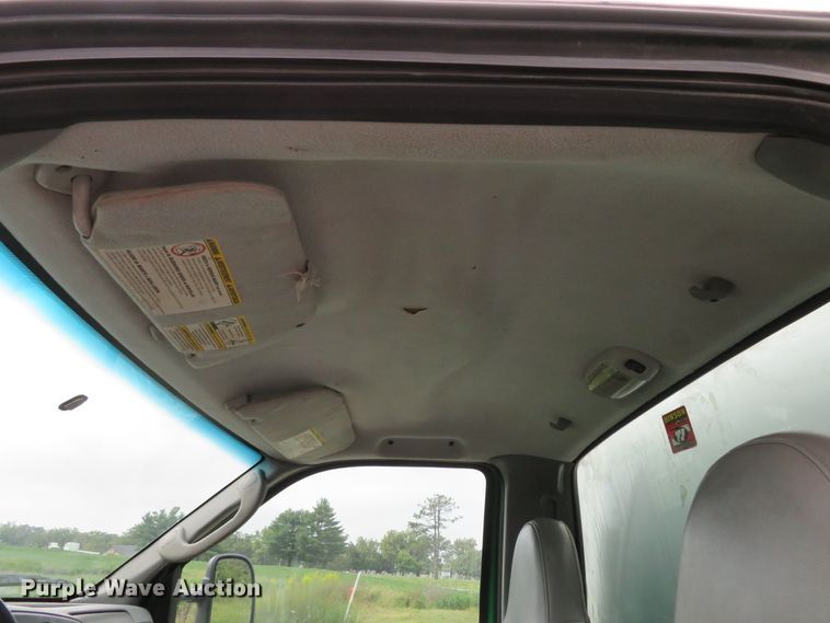 image for item DH1184 2006 Ford F550 Super Duty XL  chipper truck