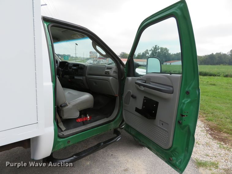 image for item DH1184 2006 Ford F550 Super Duty XL  chipper truck