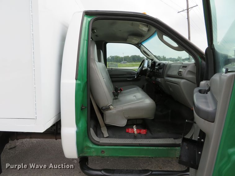 image for item DH1184 2006 Ford F550 Super Duty XL  chipper truck