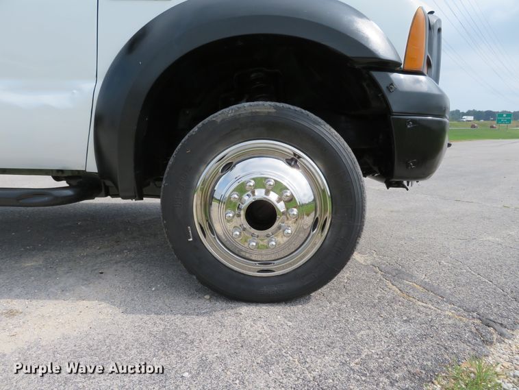 image for item DH1184 2006 Ford F550 Super Duty XL  chipper truck