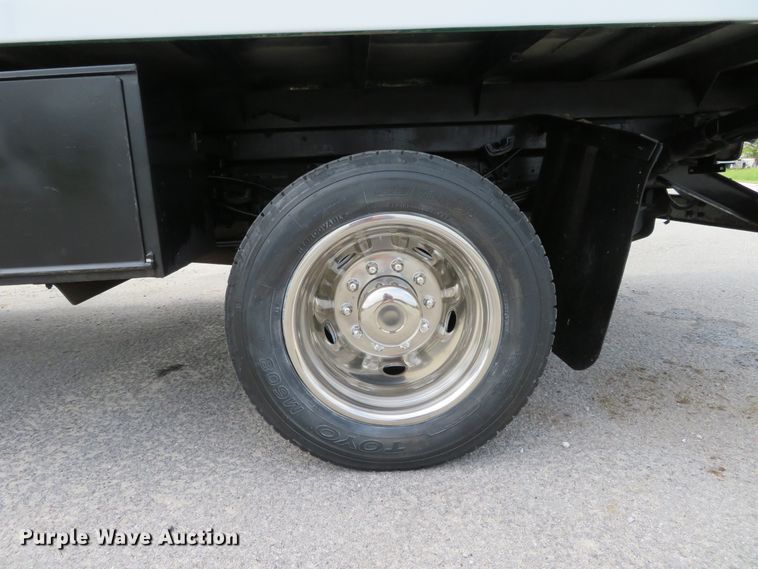 image for item DH1184 2006 Ford F550 Super Duty XL  chipper truck