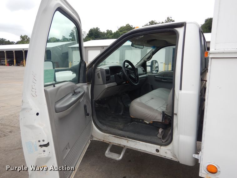 image for item DH5161 1999 Ford F450 Super Duty  utility truck