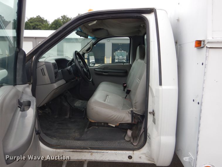 image for item DH5161 1999 Ford F450 Super Duty  utility truck