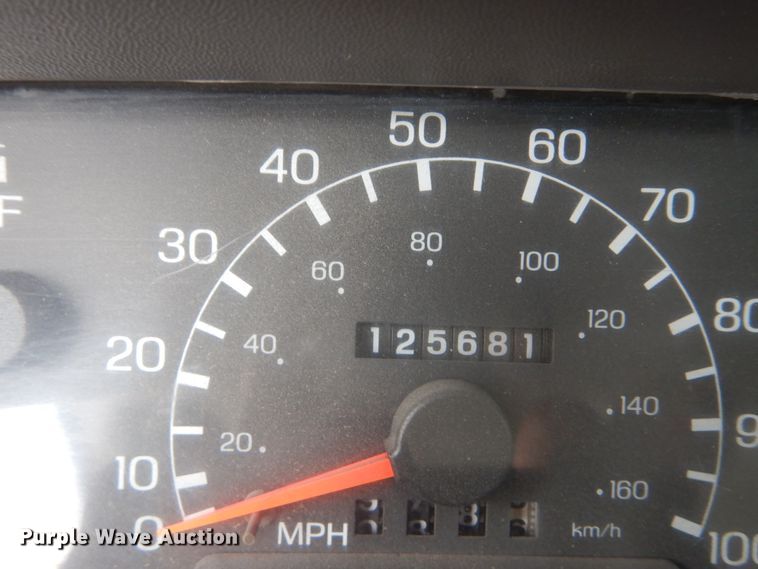 image for item DH5161 1999 Ford F450 Super Duty  utility truck