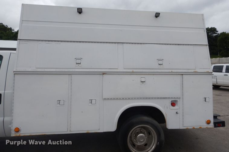 image for item DH5161 1999 Ford F450 Super Duty  utility truck