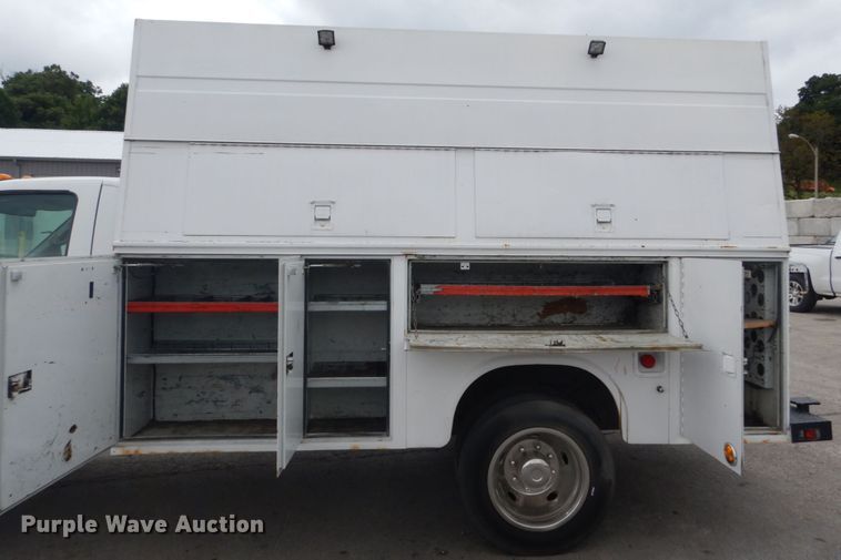 image for item DH5161 1999 Ford F450 Super Duty  utility truck