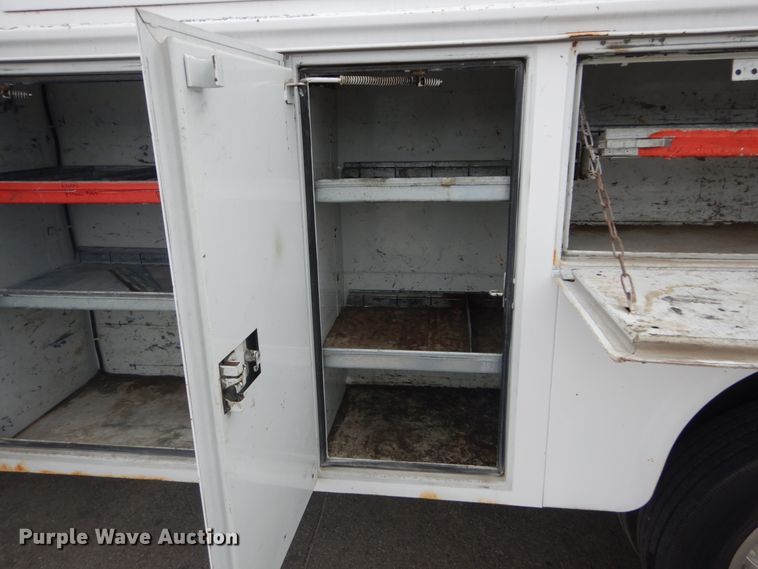 image for item DH5161 1999 Ford F450 Super Duty  utility truck