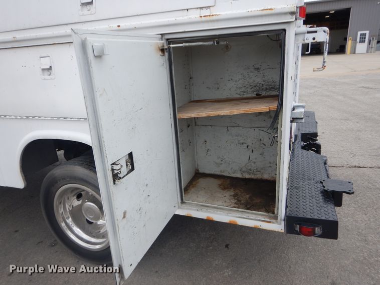 image for item DH5161 1999 Ford F450 Super Duty  utility truck