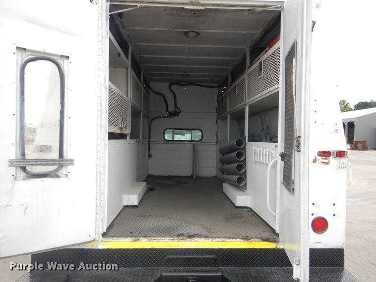 image for item DH5161 1999 Ford F450 Super Duty  utility truck