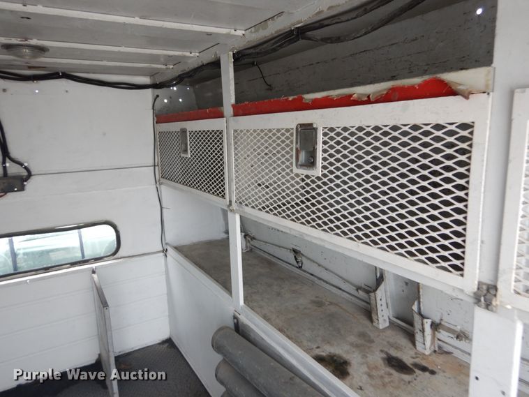 image for item DH5161 1999 Ford F450 Super Duty  utility truck