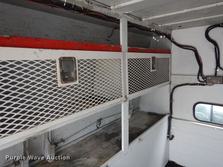 image for item DH5161 1999 Ford F450 Super Duty  utility truck