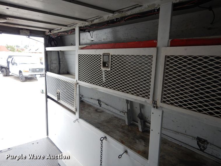 image for item DH5161 1999 Ford F450 Super Duty  utility truck