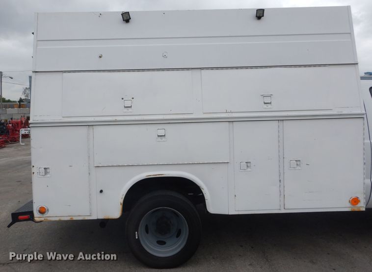 image for item DH5161 1999 Ford F450 Super Duty  utility truck