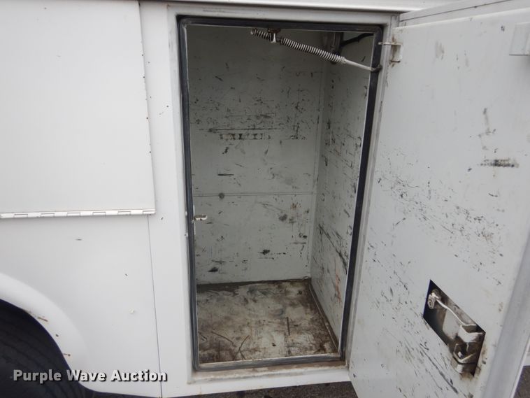 image for item DH5161 1999 Ford F450 Super Duty  utility truck