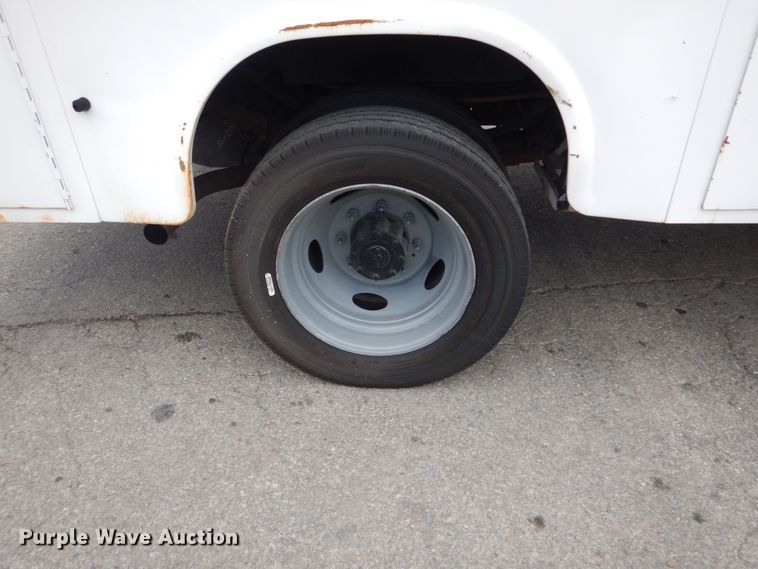 image for item DH5161 1999 Ford F450 Super Duty  utility truck