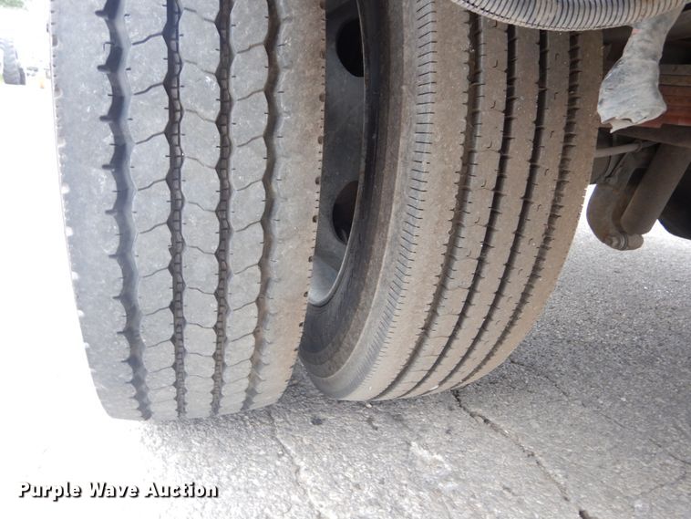 image for item DH5161 1999 Ford F450 Super Duty  utility truck