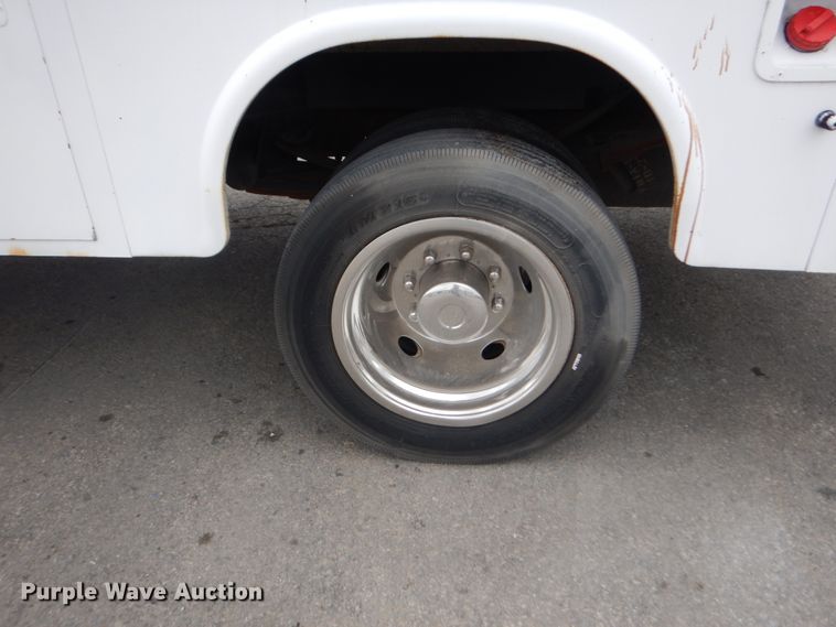 image for item DH5161 1999 Ford F450 Super Duty  utility truck