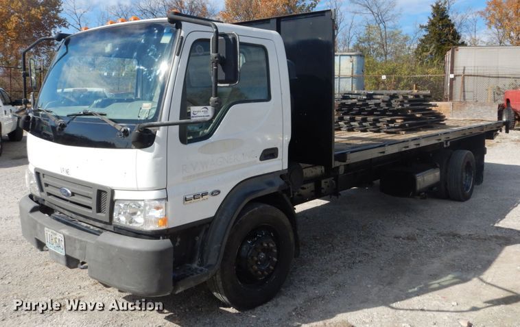 image for item DI1043 2006 Ford LCF  flatbed truck