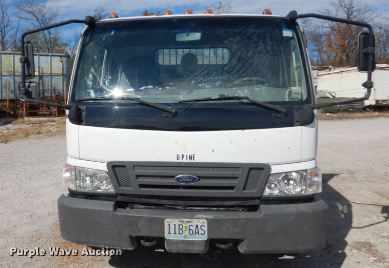 image for item DI1043 2006 Ford LCF  flatbed truck