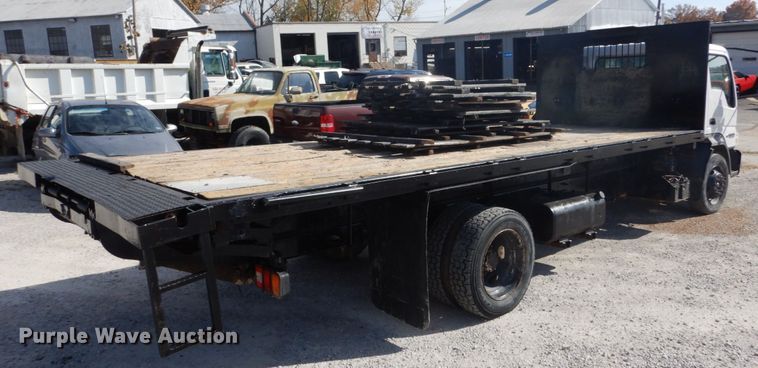 image for item DI1043 2006 Ford LCF  flatbed truck