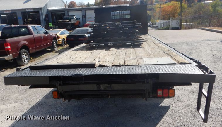 image for item DI1043 2006 Ford LCF  flatbed truck