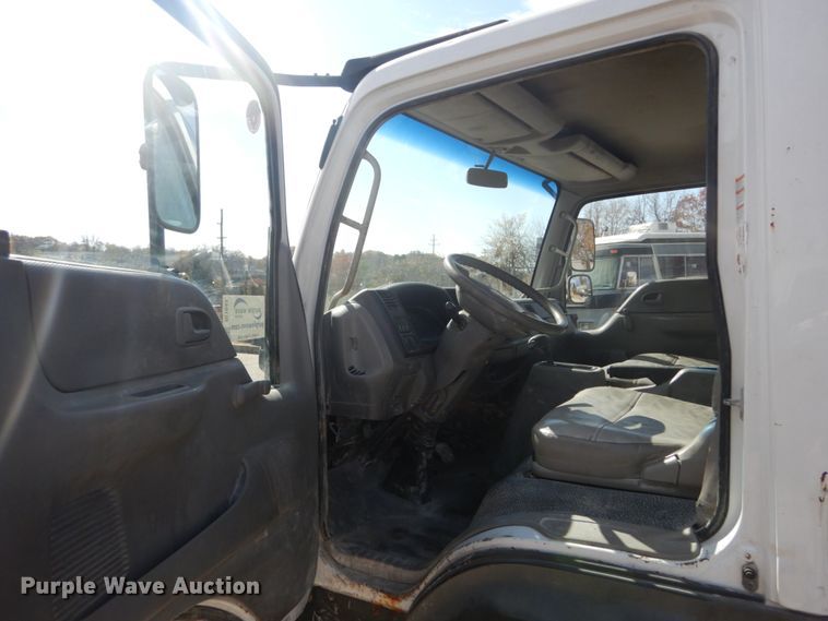 image for item DI1043 2006 Ford LCF  flatbed truck